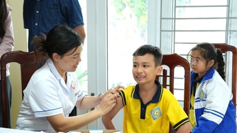 ខេត្ត Quang Ninh រៀបចំប្រព័ន្ធសុខាភិបាលតាមគំរូរដ្ឋាភិបាលមូលដ្ឋាន ២ កម្រិត៖ លើកកំពស់គុណភាពថ្នាំបង្ការ