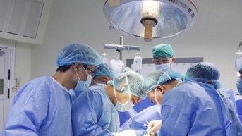 ខេត្ត Quang Ninh រៀបចំប្រព័ន្ធសុខាភិបាលតាមគំរូរដ្ឋាភិបាលមូលដ្ឋាន 2 កម្រិត៖ ឆ្ពោះទៅរកប្រព័ន្ធសុខាភិបាលរួមបញ្ចូលគ្នាដ៏ឆ្លាតវៃ