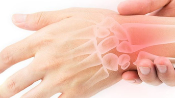 5 bài tập đơn giản giảm đau ngón tay, cổ tay do sử dụng điện thoại di động