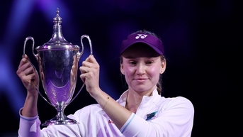Rybakina phục hận Sabalenka, lên ngôi Nữ hoàng WTA Finals