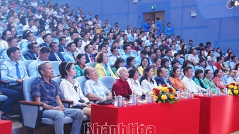 ក្រុមហ៊ុន Khanh Hoa Salanganes Nest រៀបចំការប្រគុំតន្ត្រី Grand Concert ដើម្បីផ្តល់កិត្តិយសដល់កម្មករ