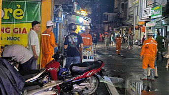 TPHCM: Điều tra vụ nam thanh niên tử vong nghi do điện giật khi đi qua đường ngập nước