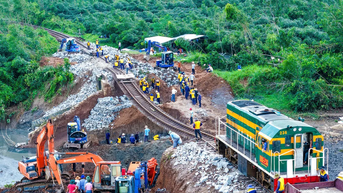 Xuyên ngày đêm khắc phục sạt lở đường sắt Bắc - Nam