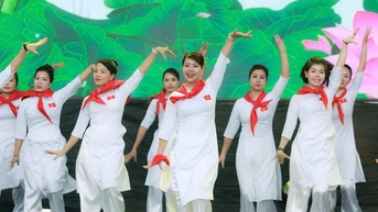 Vũ điệu áo dài - Sắc màu phụ nữ Thủ đô