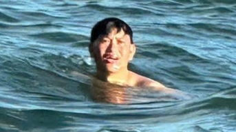 Trôi dạt 2 ngày xuyên bão và sống sót thần kỳ: Cố lên, còn vợ con ở nhà