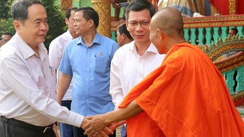 Chủ tịch Quốc hội dự Ngày hội Đại đoàn kết toàn dân tộc tại Cần Thơ