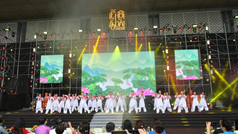 [រូបថត] ការសម្តែង Ao Dai "ស្ត្រីនៃរាជធានី - សមាហរណកម្មនិងការអភិវឌ្ឍ" ឆ្នាំ 2025