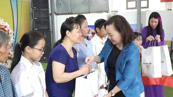 Phó Chủ tịch HĐND tỉnh Nguyễn Thị Cẩm Phương dự Ngày hội Đại đoàn kết toàn dân tộc tại xã Bình Phú