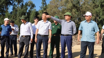 Chủ tịch UBND tỉnh Phạm Anh Tuấn kiểm tra công tác khắc phục hậu quả bão số 13 tại các địa phương