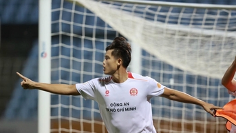 V.League: ‘Cuộc chiến’ trong mưa bão ở miền Trung