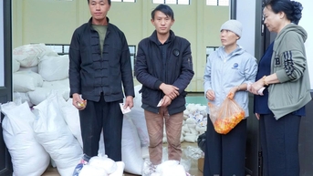 Trao quà cho 400 hộ nghèo các xã Mèo Vạc, Sùng Máng, Khâu Vai