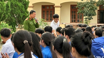 Phổ biến, giáo dục pháp luật hưởng ứng Ngày Pháp luật Việt Nam
