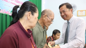 Trưởng Ban Tổ chức Tỉnh ủy Lâm Đồng dự Ngày hội Đại đoàn kết toàn dân tộc tại phường Bình Thuận