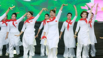 Đồng diễn áo dài “Phụ nữ Thủ đô - Hội nhập và phát triển” năm 2025