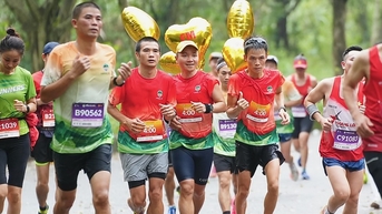 កត់ត្រានៅឯការរត់ម៉ារ៉ាតុងដ៏ធំបំផុតនៅ Ninh Binh