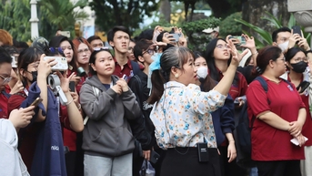 Sinh viên Trường đại học Nguyễn Tất Thành vừa học nghề, vừa học sử tại lăng Ông Bà Chiểu