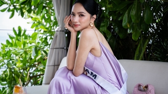 Hương Giang và dàn thí sinh Miss Universe khoe eo thon, dáng chuẩn trước biển
