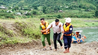 ការកសាង 'បន្ទាយ' ទប់ទល់នឹងគ្រោះធម្មជាតិ៖ [ភាគទី៤] រឿង ធ្វើផ្លូវច្បាប់តាមបាវចនា '៤ នៅនឹងកន្លែង'