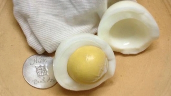 ក្នុង​រដូវវស្សា និង​មាន​ខ្យល់ព្យុះ ងាយ​នឹង​ឈឺ និង​ក្តៅខ្លួន​។ តើយើងគួរ "ប្រយុទ្ធនឹងជំងឺផ្តាសាយ" ដោយក្រឡុកពងមាន់ និងខ្សែប្រាក់ទេ?