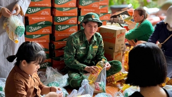 ឆ្មាំ​ព្រំដែន​ជួយ​ប្រជាជន​ជម្នះ​ផល​វិបាក​ក្រោយ​ព្យុះ​លេខ ១៣