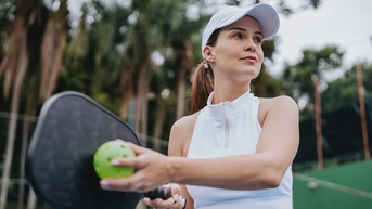 តើស្ត្រីគួរជ្រើសរើសបាល់បោះ ឬដើរ?