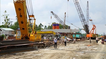 ដីសណ្ដមេគង្គ ពន្លឿនការបោះទុនវិនិយោគសាធារណៈនៅចុងឆ្នាំ