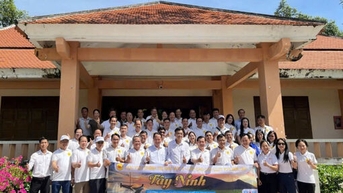 ការលើកកំពស់តម្លៃនៃការអប់រំបែបប្រពៃណីបដិវត្តន៍ពីរមណីយដ្ឋានប្រវត្តិសាស្ត្រ