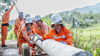 បណ្តាញអគ្គិសនី 110kV ទាំងមូលដែលរងផលប៉ះពាល់ដោយព្យុះលេខ 13 ត្រូវបានស្តារឡើងវិញ។