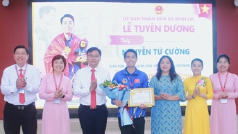 Tuyên dương thầy giáo Nguyễn Tứ Cường đạt huy chương vàng Giải vô địch Vovinam Thế giới