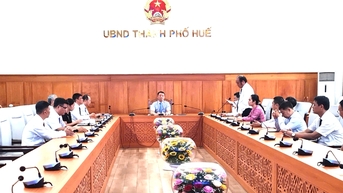 ការតែងតាំងនាយកមជ្ឈមណ្ឌលអភិវឌ្ឍន៍មូលនិធិដីក្រុង Hue