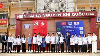 Những tấm lòng Nhật Bản tiếp sức học sinh Hà Tĩnh vượt khó