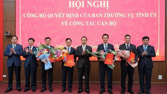 Điện Biên công bố quyết định điều động, phân công công tác cán bộ
