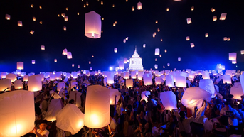 ជ្រមុជខ្លួនអ្នកនៅក្នុងពិធីបុណ្យបង្ហោះគោមមេឃ Yi Peng Chiang Mai ចម្រុះពណ៌