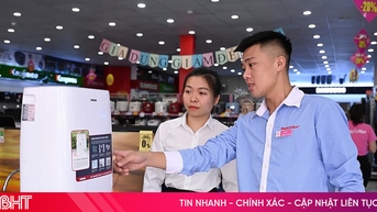 Nồm ẩm kéo dài, thợ điện làm không hết việc, máy hút ẩm “cháy hàng”