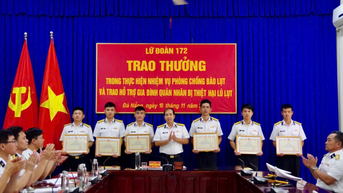 Lữ đoàn 172 (Vùng 3 Hải quân) biểu dương điển hình trong phòng, chống bão lụt