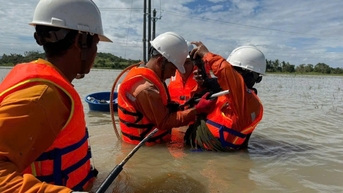 Dốc toàn lực khôi phục lưới điện