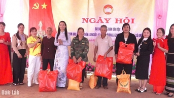 Cụm dân cư số 1, xã Krông Búk vui Ngày hội Đại đoàn kết