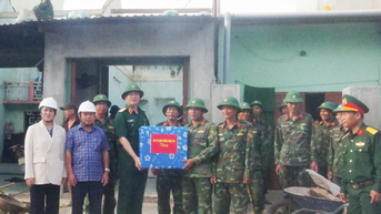 មេបញ្ជាការយោធភូមិភាគទី៣៤ ចុះពិនិត្យលទ្ធផលជំនះលើផលវិបាកនៃខ្យល់ព្យុះលេខ១៣