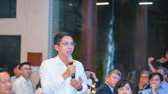 ទីក្រុងហូជីមិញស្តាប់ និងអមដំណើរសាកលវិទ្យាល័យ