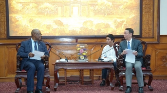 Chủ tịch UBND thành phố Phan Thiên Định tiếp và làm việc với đoàn lãnh đạo cấp cao của WWF