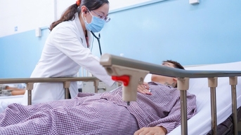 មានករណីសង្ស័យពុលអាហារចំនួន ២៧២ ករណី បន្ទាប់ពីបរិភោគនំប៉័ងនៅទីក្រុងហូជីមិញ អ្នកជំងឺជាច្រើននាក់កំពុងសម្រាកព្យាបាលក្នុងមន្ទីរពេទ្យនៅឡើយ។