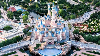 Không cần sang Mỹ - Trải nghiệm Disney và Universal ngay tại châu Á cùng Traveloka