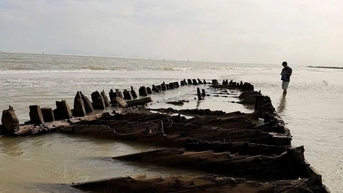 សំណើរការជីកកប៉ាល់ឈើបុរាណជាបន្ទាន់នៅឆ្នេរ Hoi An