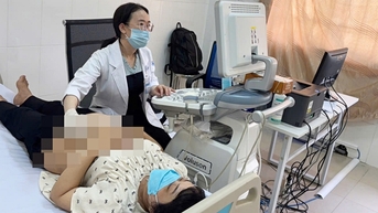 Bác sĩ của 8 bệnh viện ở TPHCM về Cần Giờ, người dân phấn khởi đi khám chữa bệnh