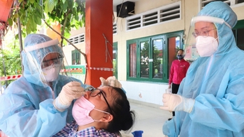 មក​ដល់​ការងារ​ជា​និមិត្តរូប​នៃ​ការ​រួបរួម​គ្នា​ក្នុង​ការ​ជម្នះ​ជំងឺ​កូវីដ-១៩ ហើយ​សួរ​ខ្លួន​ឯង​ថា​តើ​អ្នក​បាន​រស់​នៅ​ខុស​គ្នា​ឬ?