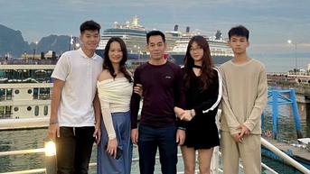 'Bờ vai' vững chãi của sao U.23 Việt Nam Nguyễn Hiểu Minh: Con đi đâu, bố mẹ theo đấy!