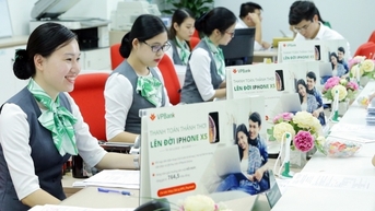 Ngân hàng tăng thu ngoài lãi: Hướng đi chiến lược cho tăng trưởng bền vững