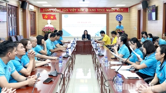 បើក​ការ​ឃោសនា និង​កៀងគរ​ប្រជាពលរដ្ឋ​ឱ្យ​ចូលរួម​ការ​ធានា​រ៉ាប់រង​សង្គម​ដោយ​ស្ម័គ្រចិត្ត និង​ធានា​រ៉ាប់រង​សុខភាព​ទូទាំង​ខេត្ត