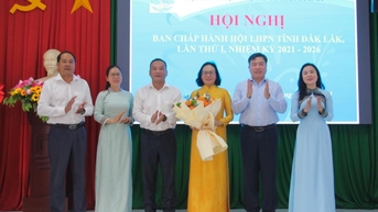 សមមិត្ត ង្វៀន ធីហុងថៃ ត្រូវបានជ្រើសរើសឲ្យកាន់តំណែងជាប្រធានសហភាពនារីខេត្ត។