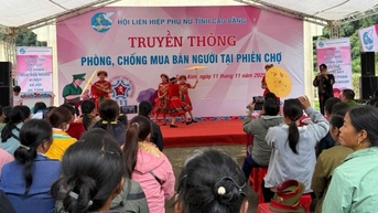 កិច្ច​ប្រជុំ​ស្ដីពី​ការ​បង្ការ និង​ប្រយុទ្ធ​ប្រឆាំង​ការ​ជួញ​ដូរ​មនុស្ស​នៅ​ឃុំ​តាគឹម - កាសែត​អេឡិចត្រូនិក Cao Bang